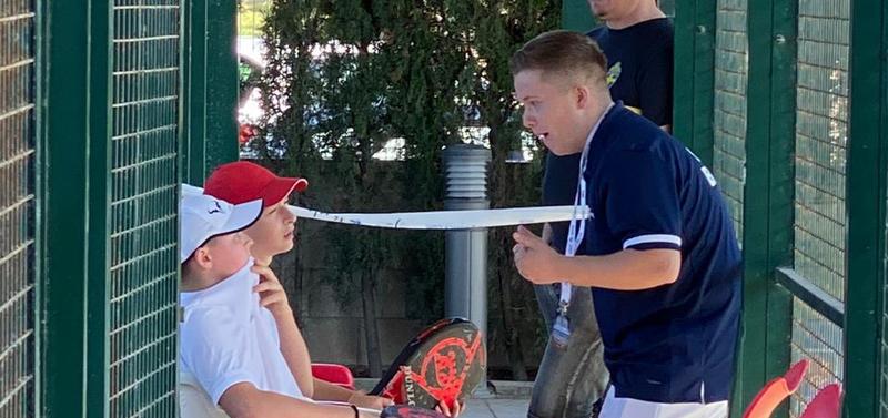 Oscar & Ben getting some advice from Frankie
